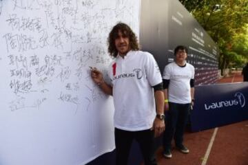 Puyol durante el Laureus Shanghai Football Campus Tour 2015.