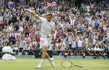 Andy Murray celebrates after beating Milos Raonic in the men's singles final of the Wimbledon Tennis Championships