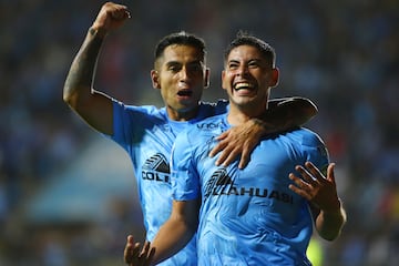 Lázaro Romero (a la derecha) celebra su gol ante Palestino.