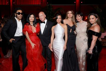 Lenny Kravitz, Lauren Sánchez, Jeff Bezos, Kim Kardashian, Sofía Vergara, Kris Jenner y Demi Lova asisten a la fiesta de los Oscar 2024 de Vanity Fair organizada por Radhika Jones en el Wallis Annenberg Center for the Performing Arts el 10 de marzo de 2024 en Beverly Hills, California.