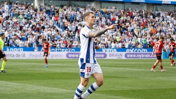 Diego celebra uno de sus goles ante el Mirandés.