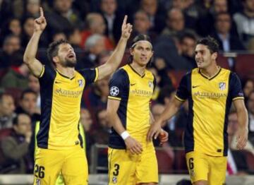 Diego Ribas celebra el 0-1.