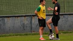 Romo dedicó el lunes un aparte para hablar con Alfon en el entrenamiento.