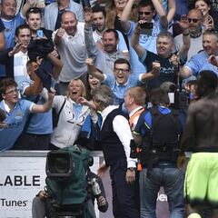 El especial regalo que Pellegrini le dio a un hincha del City
