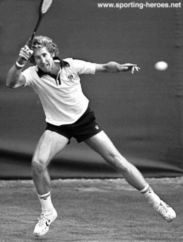 680 partidos ganó, pero ninguno fue para conseguir un Grand Slam. En 1977 perdió la final de Roland Garros ante Guillermo Vilas. 