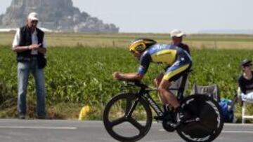 MUCHA MARCHA. Contador, en la crono al Mont Saint Michel.