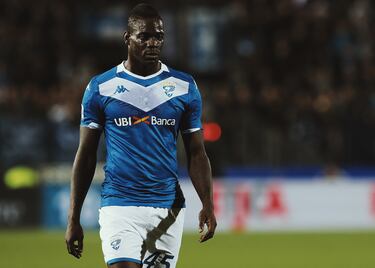 Super Mario ha pasado por más de diez conjuntos durante su carrera profesional. Al equipo de Lombardía llegó tras su paso por el Olympique de Marsella en la temporada 19/20. Jugó 19 partidos en los que anotó 5 goles. Tras ello pasó por el Monza y posteriormente empezaría su periplo turco.