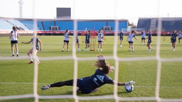 10/04/23 FUTBOL FEMENINO
CONCENTRACION CIUDAD DEL FUTBOL LAS ROZAS
SELECCION ESPAÑOLA ESPAÑA ENTRENAMIENTO
SOLO USO EDITORIAL, SOLO DISPONIBLE PARA ILUSTRAR LA NOTICIA QUE ACOMPAÑA (CRÉDITO OBLIGATORIO)
FOTO RFEF