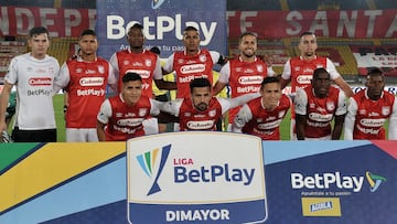 Jugadores de Independiente Santa Fe en un partido de Liga BetPlay