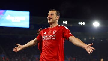 El delantero del Nottingham Forest roba reflectores en el fútbol inglés tras ser elegido como el mejor jugador del mes con los Tricky Trees.