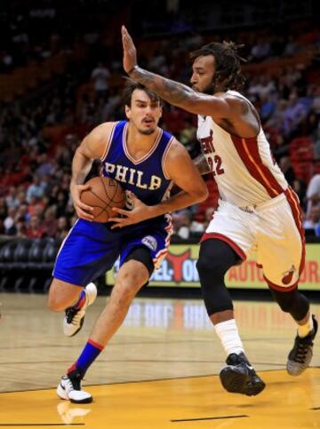 Dario Saric (Sixers | Croacia): la esperanza en Philadelphia de él era enorme. Drafteado y sin saltar a la Liga en dos temporadas, su llegada ha sido lo esperado: buen jugador con buenos minutos sobre la cancha. Anota con facilidad y el futuro es suyo en una franquicia que solo puede ir hacia adelante.