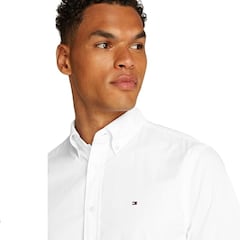 Esta es la camisa de manga corta que tanto has esperado: de Tommy Hilfiger, cómoda y muy fresca