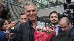 Colombia&#039;s national football team new head coach Portuguese Carlos Queiroz (C), is pictured upon arrival at El Dorado international airport in Bogota on February 6, 2019. (Photo by Diana Sanchez / AFP)