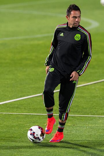 El defensa mexicano, otro lateral derecho, entonces en los Gallos Blancos de Querétaro, fue llamado por Miguel Herrera para jugar los partidos amistosos ante Holanda y Bielorrusia en la Fecha FIFA posterior al mundial. Jugó tres amistosos con México y formó parte del plantel que afrontó la Copa América 2015.