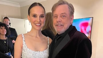 Durante la 81ª edición de los Globos de Oro, Mark Hamill y Natalia Portman tuvieron un encuentro que hizo estallar a los fans de Star Wars en redes sociales.