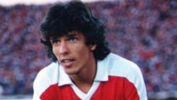 La roja que recibió Eduardo 'Mocho' Gómez en al final con Uruguay en 1987 complicó las opciones de Chile.