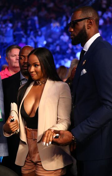 LeBron James, jugador de Cleveland Cavaliers, con mujer Savannah Brinson.