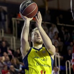 El Andorra gana en Fuenlabrada con un excelso Jaime Fernández