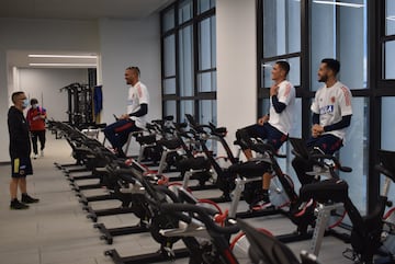 Álvaro Montero, Camilo Vargas y Aldair Quintana estuvieron haciendo trabajo físico y de reacción en el hotel donde están concentrando y esperando desde este martes comenzar los entrenamientos con el resto del grupo y Éder Chaux, último arquero convocado ante la baja de David Ospina.