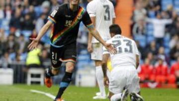 Jozabed celebra el tanto anotado en el Santiago Bernabéu.