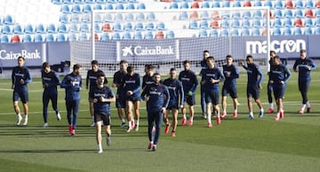 Levante train ahead of their meeting with Barcelona.