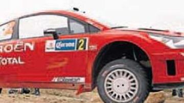<b>PASO A PASO. </b>Sordo va quemando etapas con su Citroën en el Mundial de rallys al lado de Loeb.