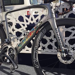 Kittel triunfa en Dubai con los polémicos frenos de disco