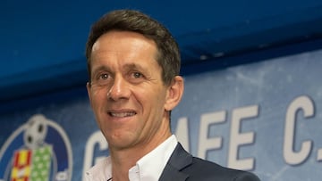 Barcelona promote Ramon Planes to replace Eric Abidal