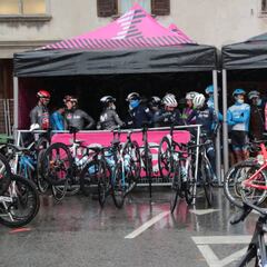 El pelotón se planta en el Giro y reduce la etapa a la mitad