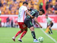 during the 15th round match between Necaxa and Tigres UANL as part of the Liga BBVA MX Varonil, Torneo Clausura 2026 at Victoria Stadium, on April 18, 2026 in Aguascalientes, Mexico.