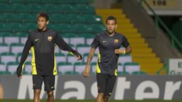 Alves: "Neymar está listo para asumir el puesto de Messi"