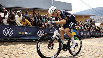 Cycling - Road World Championships 2025 - Kigali, Rwanda - September 28, 2025 Spain's Juan Ayuso Pesquera in action during Men's Elite Road Race REUTERS/Jean Bizimana