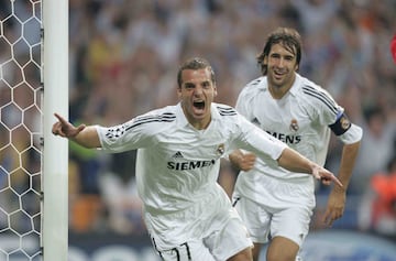 El delantero valenciano se forjó en "La Fábrica" desde los 10 años hasta debutar con el primer equipo en 2004. Dos años estuvo alternando el Castilla con el primer equipo. En 2006 se marchó cedido a Osasuna y a su vuelta al Real Madrid fue el portador del 9 blanco en la temporada 2007-08. 