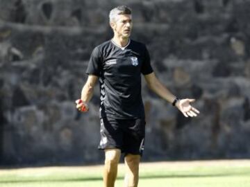 PEP LUIS MARTÍ exfutbolista y actualmente entrenador desde finales de 2015, fecha en la que empieza como entrenador de uno de sus ex-equipos el Tenerife al que logró sacar de los puestos de descensos, lo que le valió para renovar una temporada más con el Tenerife