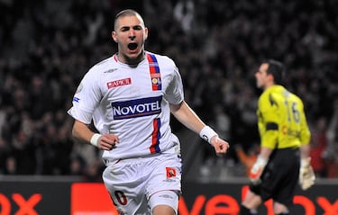 El delantero centro francés pudo vestir la camiseta del Barcelona en 2008. Txiki Begiristain tenía pactado su fichaje con el Lyon. El Barça se puso en contacto con Jean Michel Aulas, presidente del club galo, para pedirle permiso para negociar con su estrella y, de paso, pactar un precio de venta del futbolista que quedó fijado en 30 millones de euros. El 15 de abril de ese año, Begiristain se desplazó al estadio Gerland para ver al delantero en el partido de cuartos de final de la Copa de Francia ante el Metz. Ganó el Lyon por 1-0 con gol de Benzema. Todo parecía preparado para que se cerrara la operación, pero cuando las partes parecían estar de acuerdo en todo se frustró la operación. Los informes del club azulgrana sobre la personalidad y el entorno del jugador desaconsejaron el fichaje.