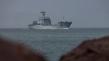 A Chinese warship takes part in a military drill off the Chinese coast near Fuzhou, Fujian Province, across from the Taiwan-controlled Matsu Islands, China, April 11, 2023.  REUTERS/Thomas Peter