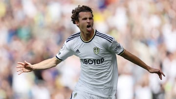 Brenden Aaronson marcó su primer gol con la camiseta del Leeds United. Se mostró participativo y fue uno de los mejores del campo. ¿Nace una estrella?