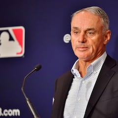 ORLANDO, Florida - 10 de febrero: El comisionado de las Grandes Ligas Faceball Rob Munfred preguntas durante la reunión de propietarios de la MLP en Waldorf Astoria en Orlando, Florida, Florida, el 10 de febrero de 2022. El 1 de diciembre de 2021, Munfred se dirigió a la puerta actual de los soldados que serían colocados después del acuerdo de negociación conjunto de la liga. Periódicos, Internet, Delgos y aplicación de TV solamente ==