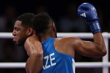 Enmanuel Reyes Pla, durante su combate contra Loren Berto Alfonso Domínguez.