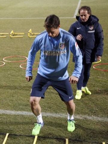 Entrenamiento en solitario de Fernando Torres con el profe Ortega. 