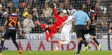 Real Madrid-Valladolid. 2-0. Benzema anota el segundo gol.