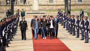 Mariana Paj&oacute;n, Rigoberto Ur&aacute;n, Miguel &Aacute;ngel L&oacute;pez, Fernando Gaviria, Darwin Atapuma, Sergio Luis Henao y Jarlinson Pantano llegando a la Casa de Nari&ntilde;o para la presentaci&oacute;n de la carrera UCI 2.1 &#039;Colombia Oro Y Paz&#039;