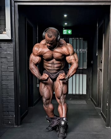 El representante de Reino Unido, el nigeriano Samson Dauda ha ganado el Mr. Olympia 2024. Nacido el 11 de marzo de 1992 en Nigeria comenzó su viaje en el culturismo en 2014, compitiendo en su primer espectáculo local en el Reino Unido.