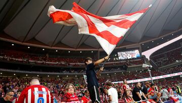 Aficionados del Atl¨¦tico en el C?vitas Metropolitano esta 22-23. El campo del Atl¨¦tico vuelve a ser un fort¨ªn.