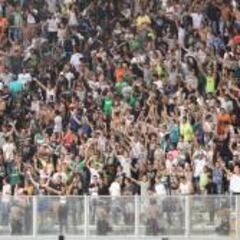 Hinchas de Nacional cometen actos de vandalismo en Lima