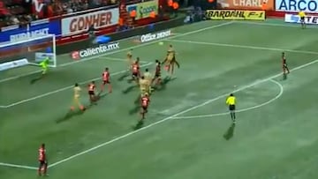 El gran cabezazo con que Castillo ilusionó a Pumas