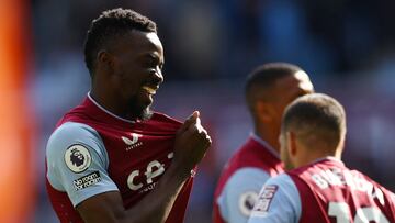 Soccer Football - Premier League - Aston Villa v Nottingham Forest - Villa Park, Birmingham, Britain - April 8, 2023 Aston Villa's Bertrand Traore celebrates scoring their first goal with Emiliano Buendia REUTERS/Molly Darlington EDITORIAL USE ONLY. No use with unauthorized audio, video, data, fixture lists, club/league logos or 'live' services. Online in-match use limited to 75 images, no video emulation. No use in betting, games or single club /league/player publications. Please contact your account representative for further details.