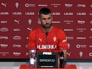 15-04-26. PABLO VÁZQUEZ, DEFENSA DEL SPORTING, EN LA RUEDA DE PRENSA EN MAREO.