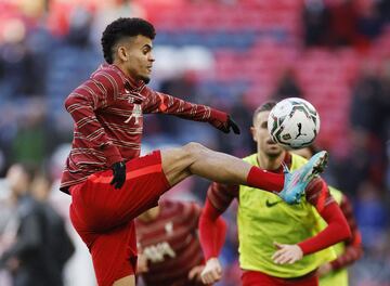 El extremo colombiano fue titular en el equipo de Klopp y jugó 97 minutos. En sus primeros 28 días en Inglaterra, ya consiguió su primer trofeo.