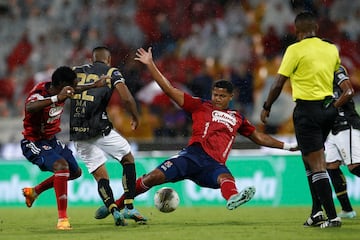 Gran partido en el Atanasio Girardot entre Independiente Medellín y Águilas Doradas. Dos equipos fuertes en todas las líneas.